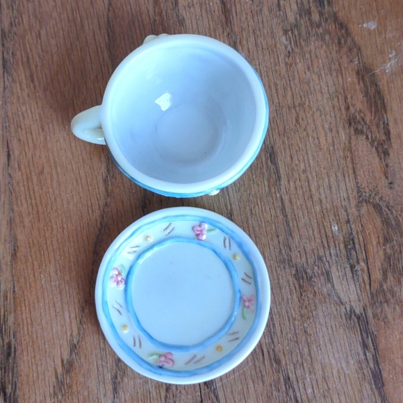 Disney Winnie the Pooh Miniature Tea Cups, Saucers and Plates - Picture 5 of 9